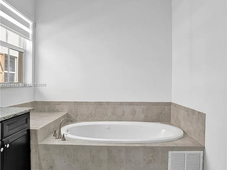 10340 Lake Vista Ct — Photo 82