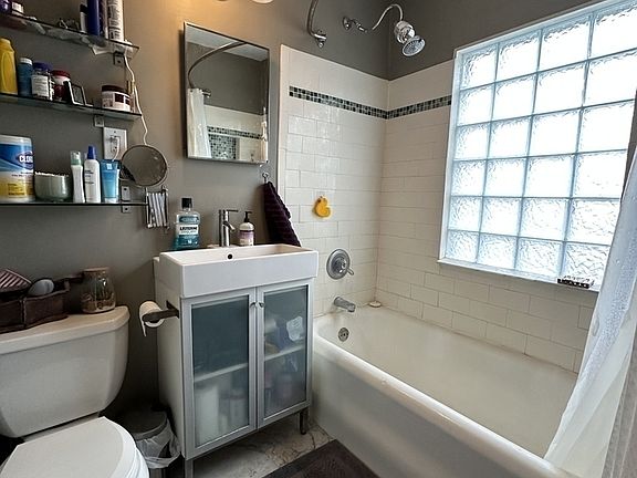 4th image of 4059 Vernon Ave S #2