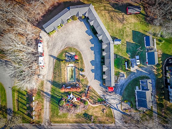 3rd image of 360 Commercial Street