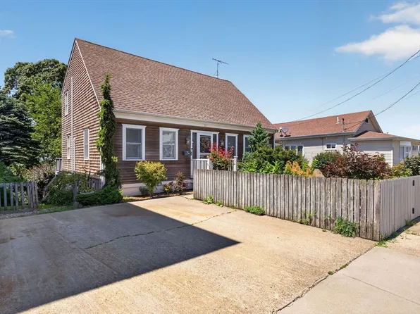 55 Irving St, Fall River, MA 02723