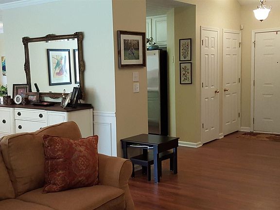 3rd image of 305 Ivy Ct