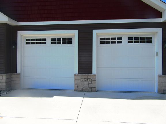 3rd image of 3925 Tanglewood Dr