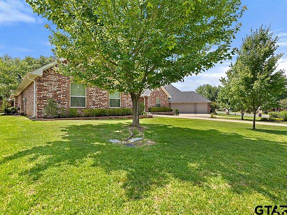 4th image of 1883 Old Oak Dr