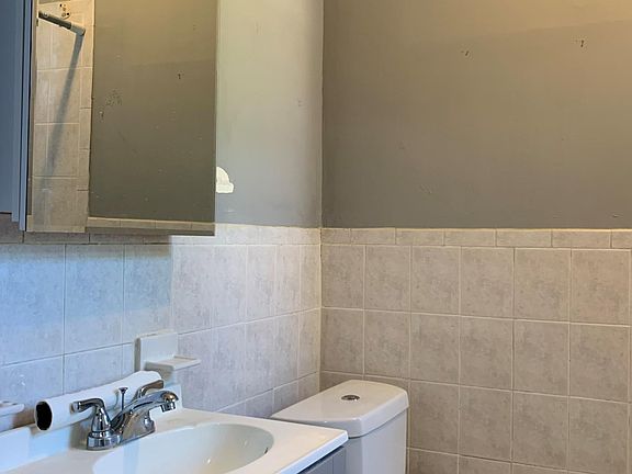 5th image of 325 Cherry St APT 212