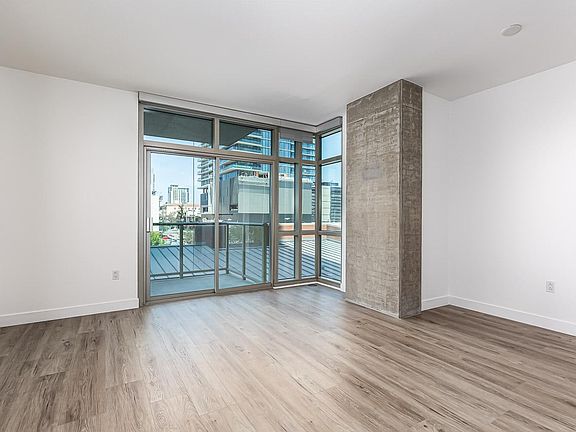5th image of 800 The Mark Ln Unit 404