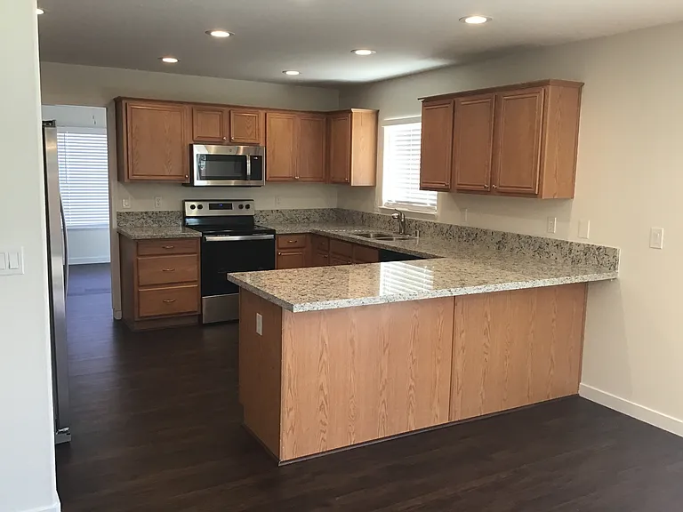 18258 Oakbrook Ln — Photo 4
