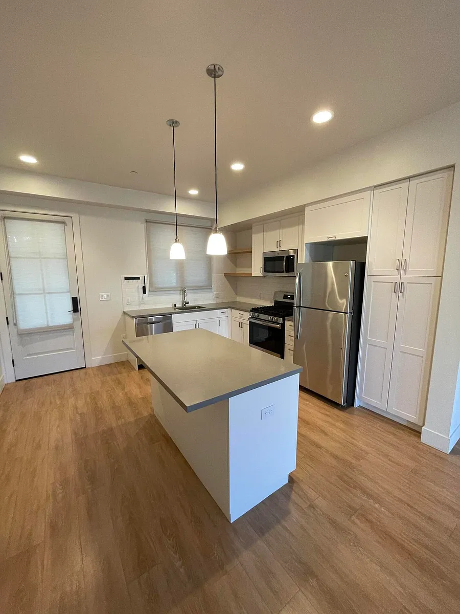 Building Photo - 112 E Ortega St #212