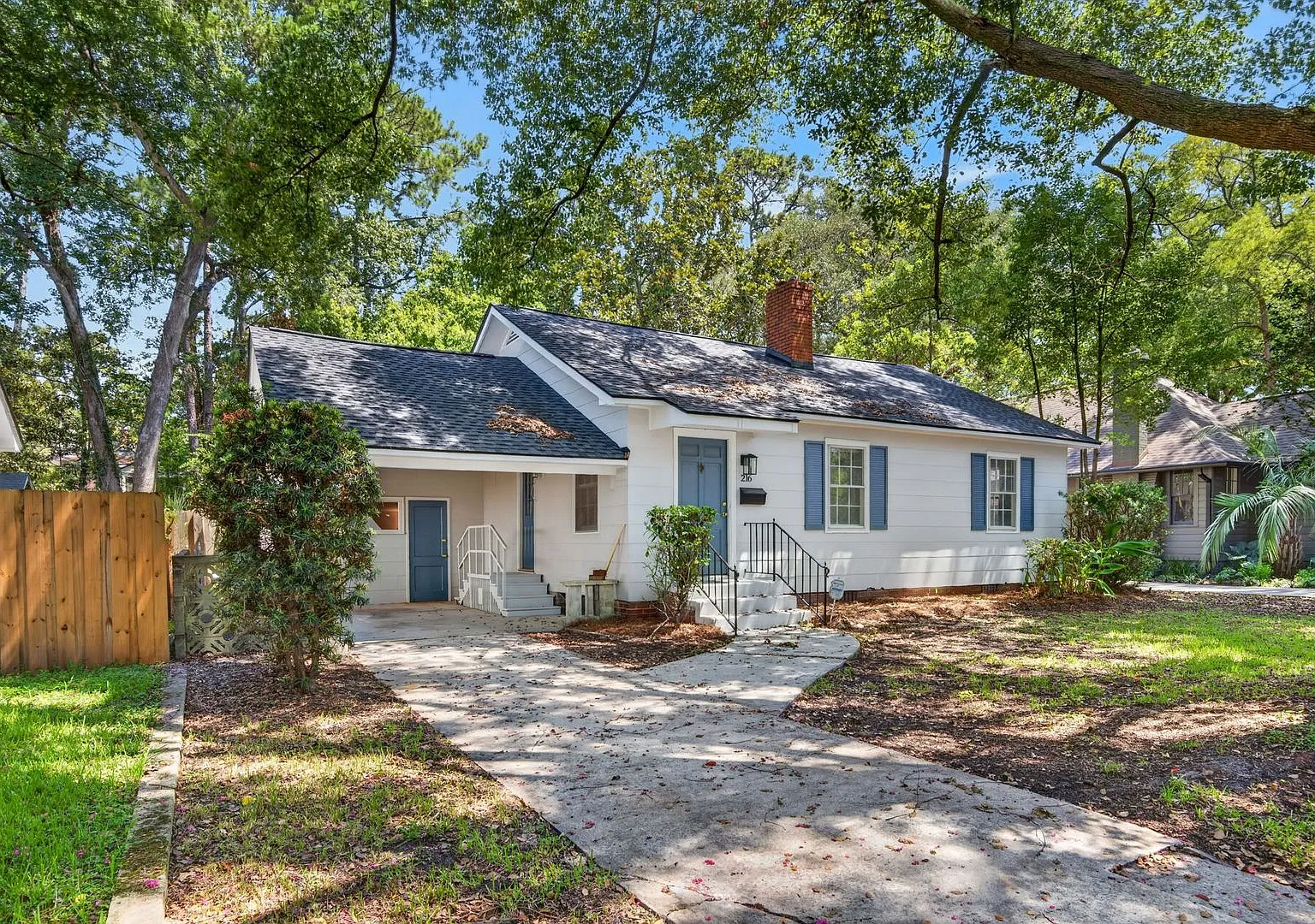 Premium Location in Midtown Savannah — Photo 1