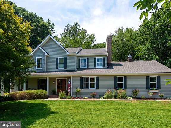 2nd image of 13 Red Oak Dr