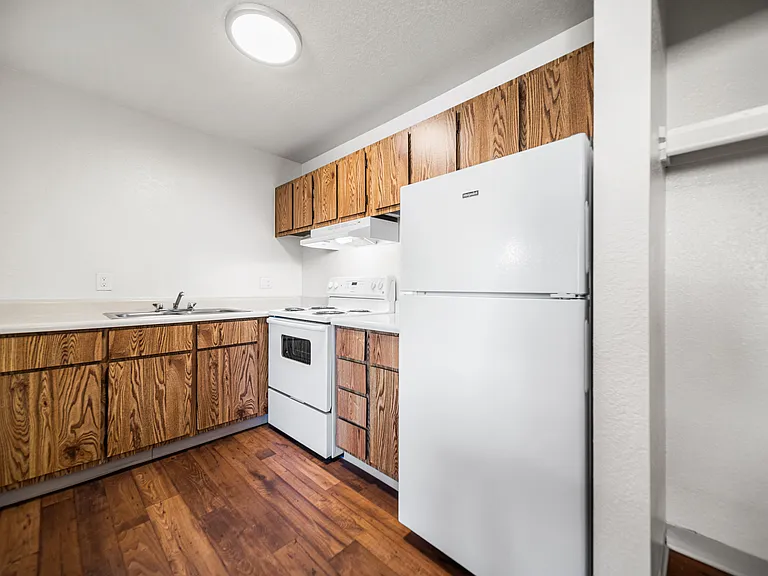 Sunflower Apartments — Photo 13