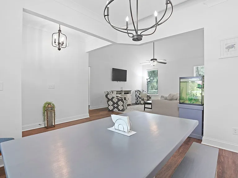 1003 Dolphin Ct NE — Photo 10