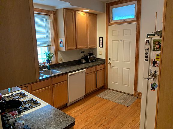 4th image of 4541 N Albany Ave #3F