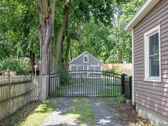 4th image of 67 Catherine St