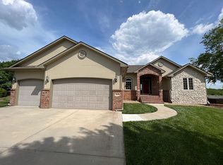 613 E Stone Gate Cir, Augusta, KS 67010
