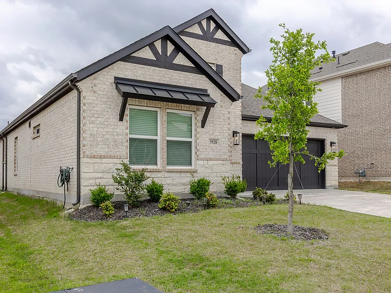 5928 Mustang Creek Ln — Photo 30