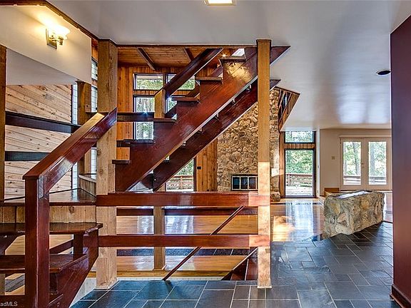 2nd image of 219 Shadowlawn Dr