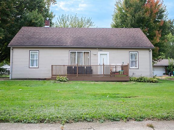 4th image of 37391 Saint Joseph Dr