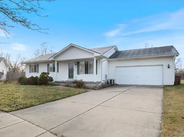141 Hibbard Ct S #S, Pontiac, MI 48341
