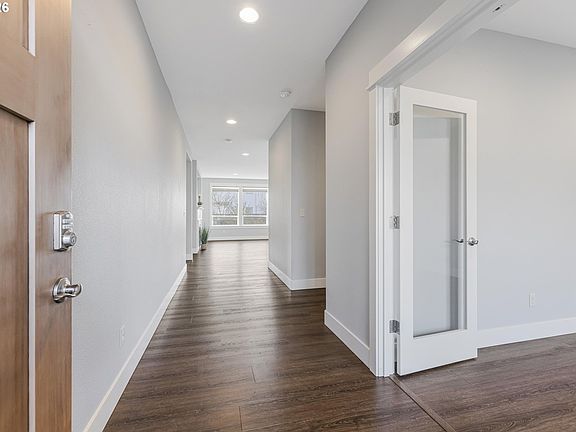 4th image of 2353 SE 27th St
