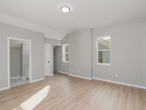 4th image of 205 W 19th St