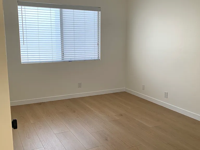 1909 Carnegie Ln — Photo 15