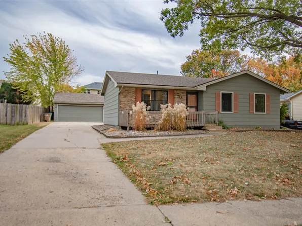 4929 Orchard Dr, Pleasant Hill, IA 50327