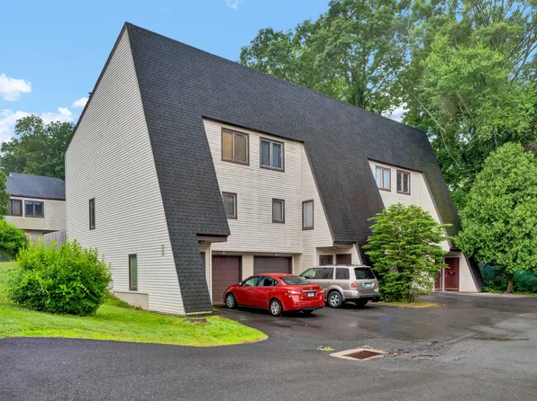 189 High Top Circle West #189, Hamden, CT 06514