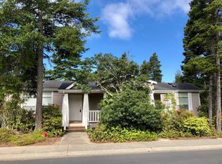 644 35th Ct, Florence, OR 97439