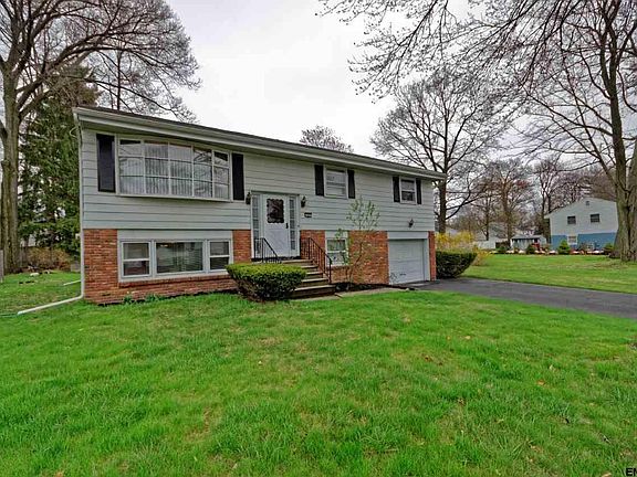 2nd image of 23 Ravenwood Dr