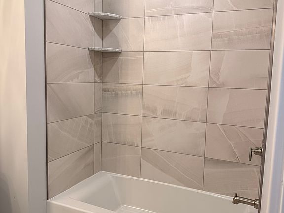 4th image of 142 3rd Ave Floor 2