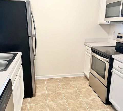 3rd image of 5110 Scarsdale Ave #201