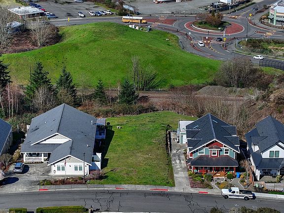 4th image of 5313 N Commercial Street