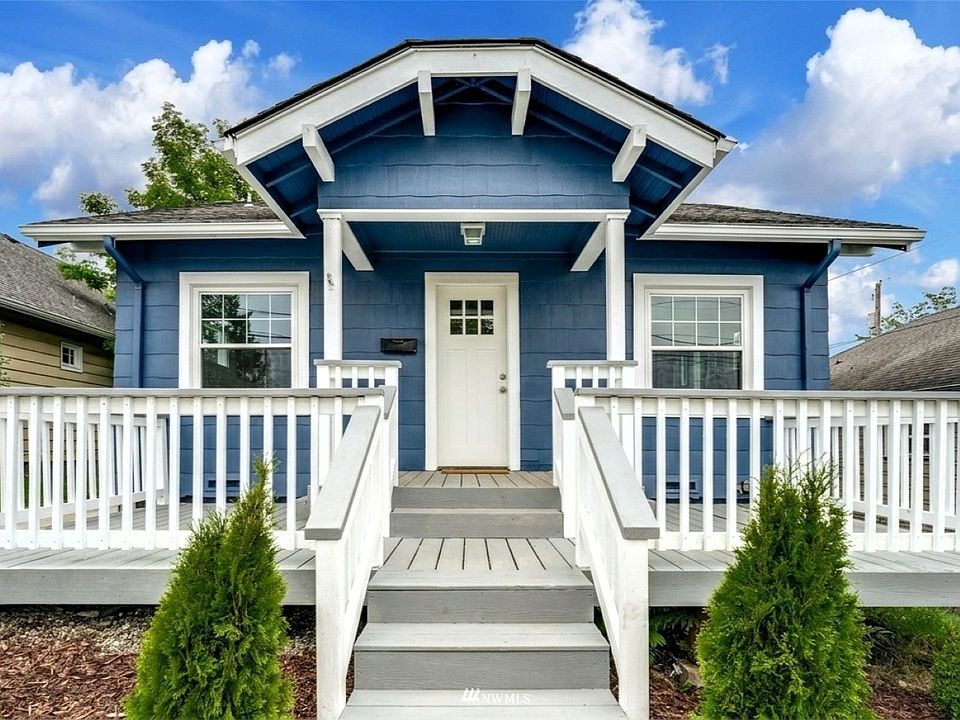 Front Exterior Photo
