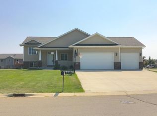 2046 Paradise Rd, Albert Lea, MN 56007