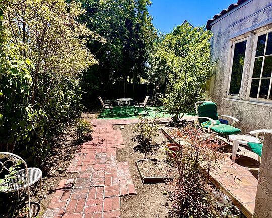 3rd image of 705 Superba Ave