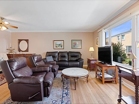 3rd image of 4618 N Paulina St