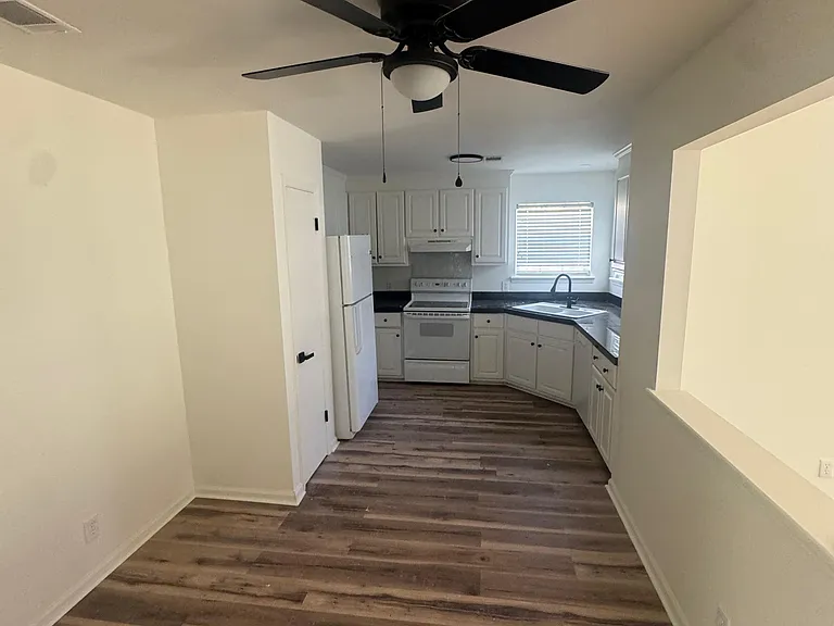1225 Sardis Ln — Photo 3