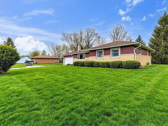 3rd image of 698 Lawson Dr