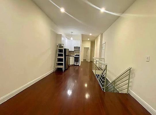 2nd image of 506 E 88th St #1R