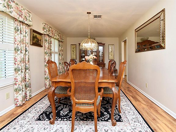 5th image of 1901 Laurel Oaks Dr