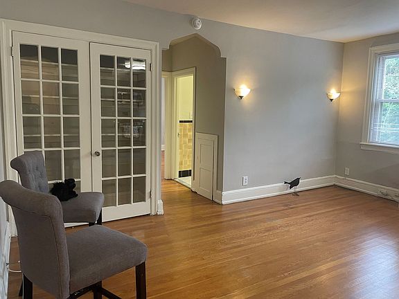 4th image of 300 N Essex Ave #103B