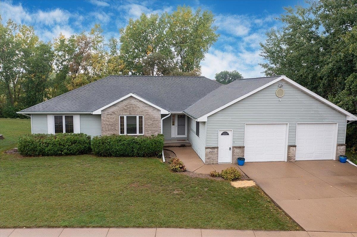 2890 Newport Ave, Oshkosh, WI 54904 Zillow
