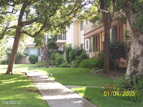 Amhurst courtyard1 Good Ad Pic