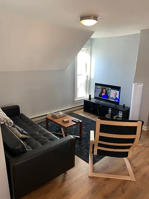 1 bed, 700 sqft, $1,300 — Photo 2