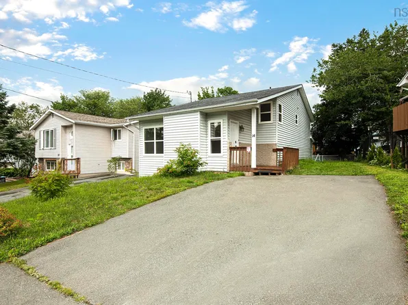 14 Noria Cres, Halifax, NS B4E 2L9