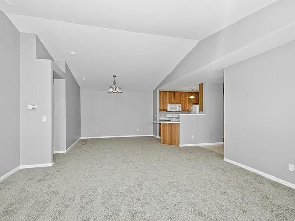 3rd image of 9800 Wildwood Ct Unit 2-A