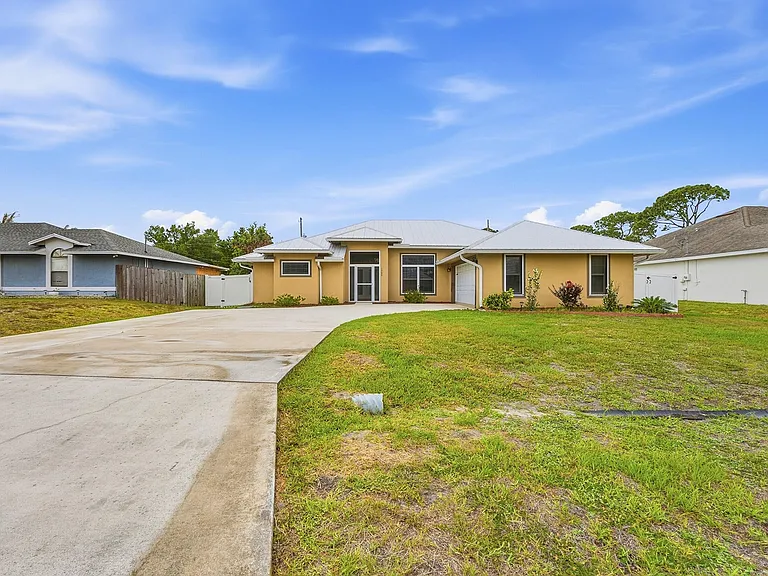 1280 SW Kalevala Dr — Photo 3