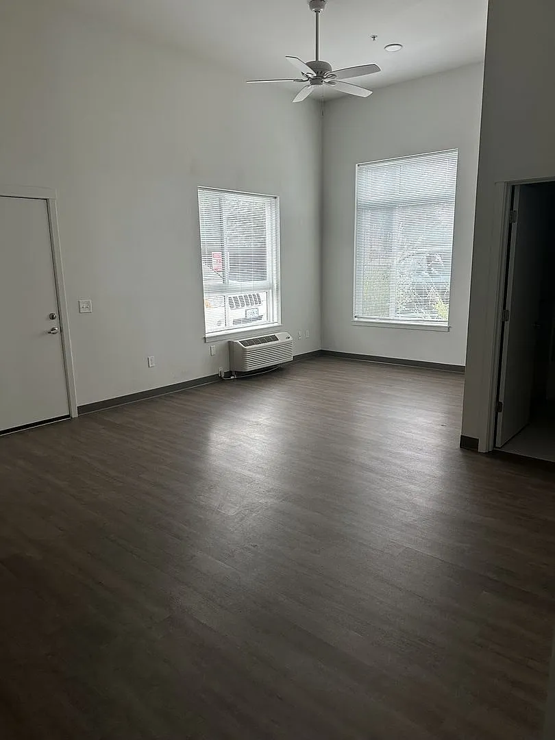 990 Broadway Apartment Homes — Photo 1