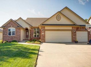 2219 E Sommerhauser Cir, Derby, KS 67037