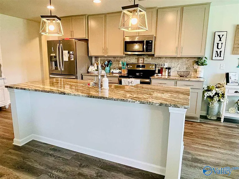 115 Edgestone Dr — Photo 8